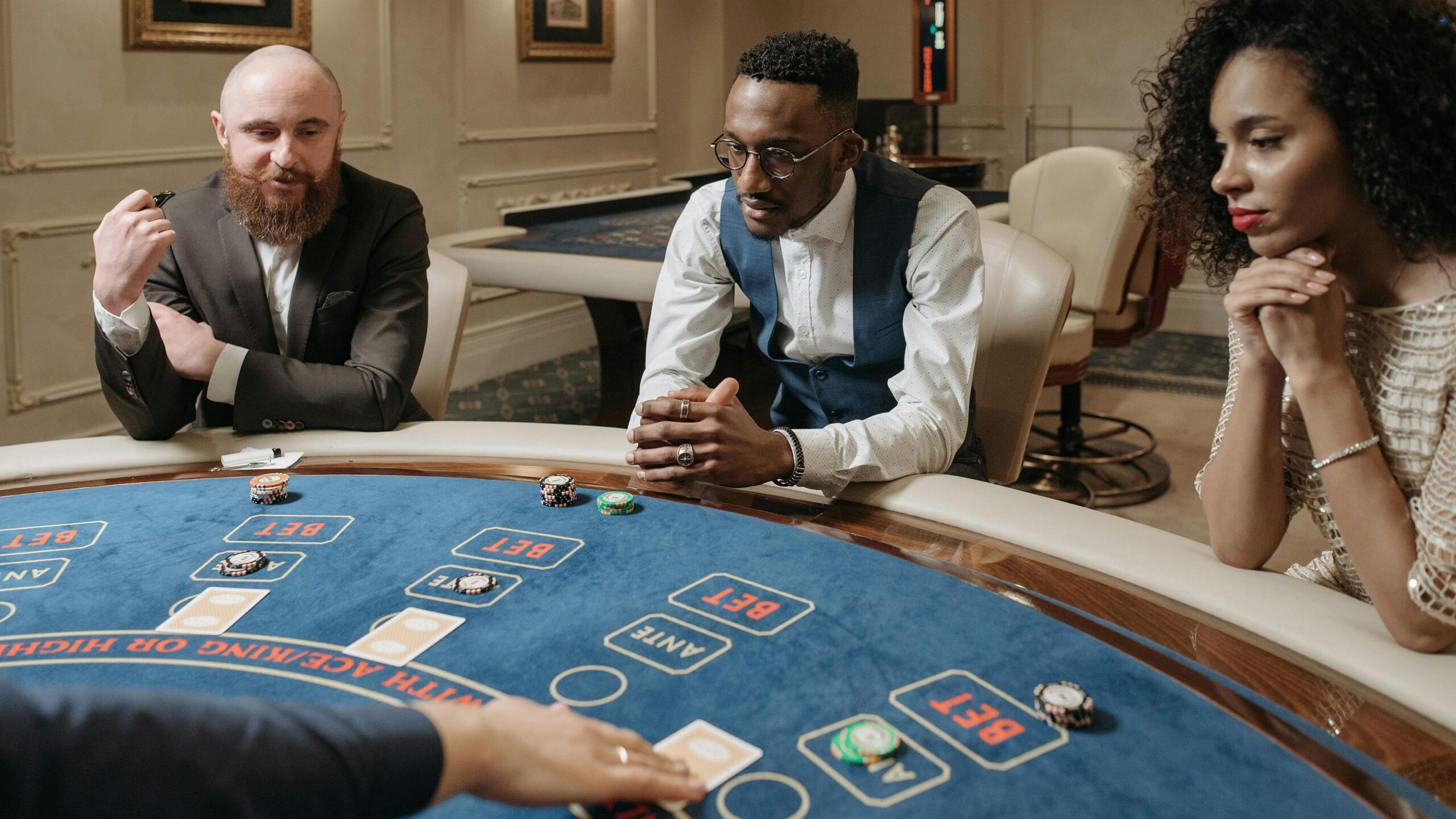 Do casinos offer live poker tournaments?